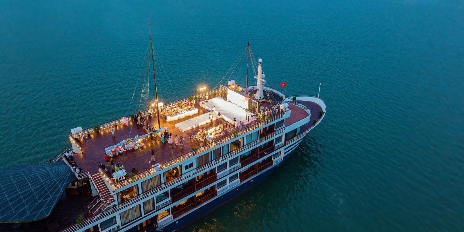 Discover the endless charm, OF NHA TRANG BAY , with Sea Aroma Cruise