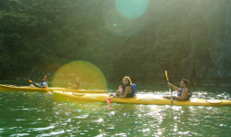 Kayaking-halong-bay